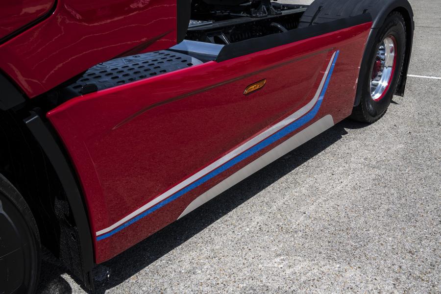 Детали экстерьера Iveco S-WAY Magirus Concept 2019 года  (фото 7 из 30)